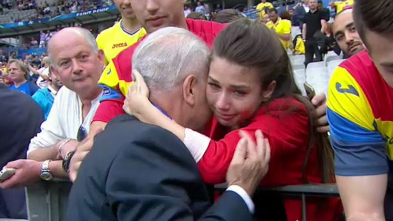 Moment EMOTIONANT pe Stade de France! Iordanescu a fost chemat in tribuna de familia lui. Ce s-a intamplat Moment EMOTIONANT pe Stade de France! Iordanescu a fost chemat in tribuna de familia lui. Ce s-a intamplat