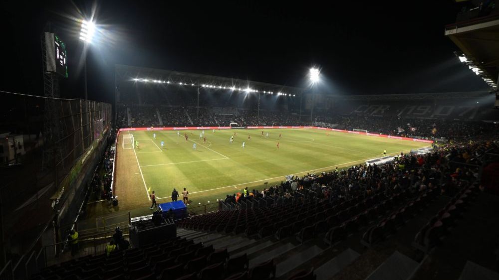 Reacția oficialilor lui CFR Cluj după ce Maurizio Sarri s-a plâns de starea gazonului din Gruia: Trebuie să găsești justificări Reacția oficialilor lui CFR Cluj după ce Maurizio Sarri s-a plâns de starea gazonului din Gruia: Trebuie să găsești justificări