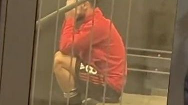 Imagini emoționante cu Bruno Fernandes după eșecul dramatic din Champions League. Cum a fost surprins la finalul meciului Imagini emoționante cu Bruno Fernandes după eșecul dramatic din Champions League. Cum a fost surprins la finalul meciului
