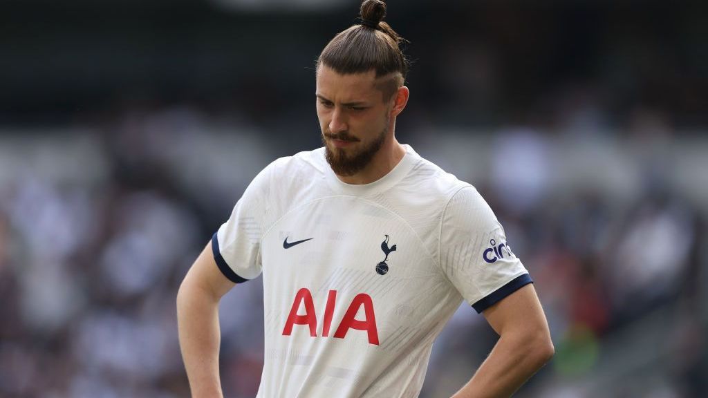 46 de milioane de euro pentru Radu Drăgușin! Echipa care vrea să-l transfere de la Tottenham 46 de milioane de euro pentru Radu Drăgușin! Echipa care vrea să-l transfere de la Tottenham